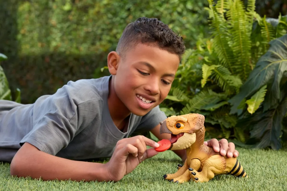 Mattel Canada Inc. JURASSIC WORLD Train 'N Tame™ Aquilops Sale