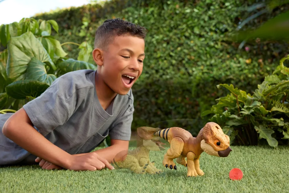 Mattel Canada Inc. JURASSIC WORLD Train 'N Tame™ Aquilops Sale