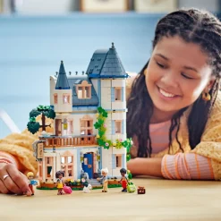 LEGO ® Friends Castle Bed and Breakfast Hotel Playset 42638 Fashion
