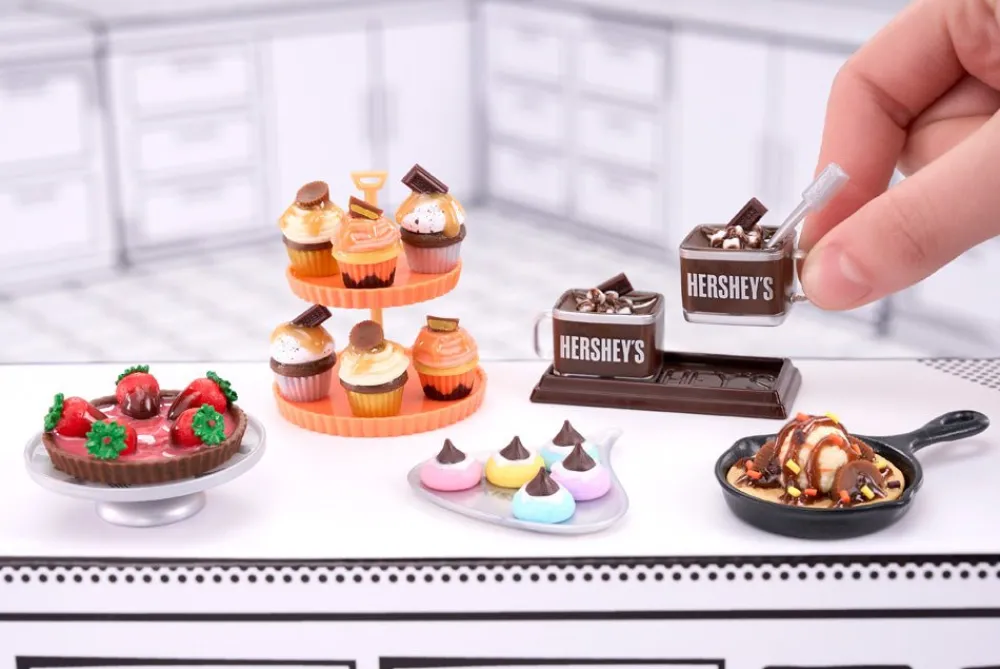 Mastermind Toys MGA's Miniverse- Make It Mini Hershey's Multipack Clearance